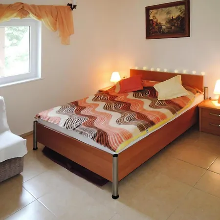 Holiday home With A Fenced Garden,